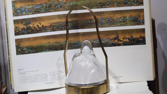 江山提燈（River and Mountain Hand Lantern）