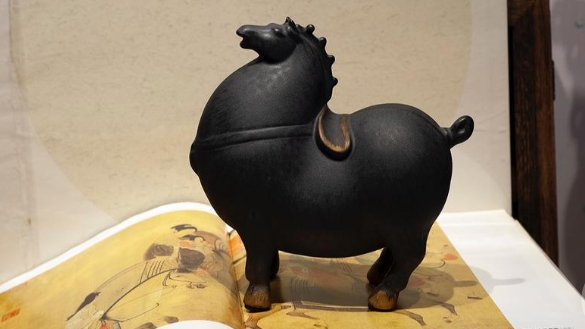 烏金唐馬（Obsidian Tang Horse Ornament）